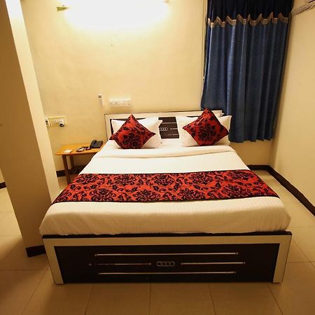 Oyo Hotel Blue Diamond Ahmedabad Extérieur photo