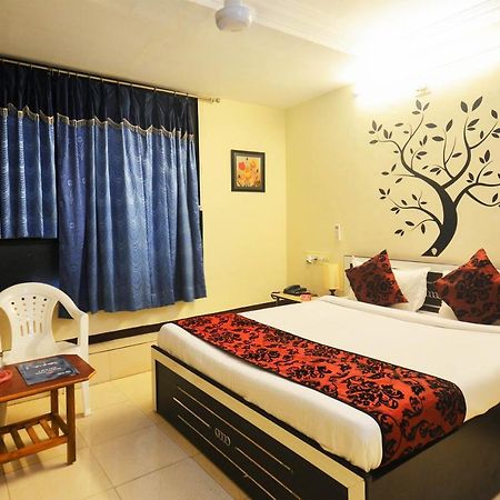 Oyo Hotel Blue Diamond Ahmedabad Extérieur photo