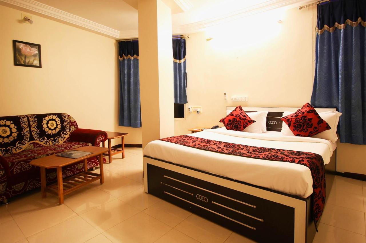 Oyo Hotel Blue Diamond Ahmedabad Extérieur photo