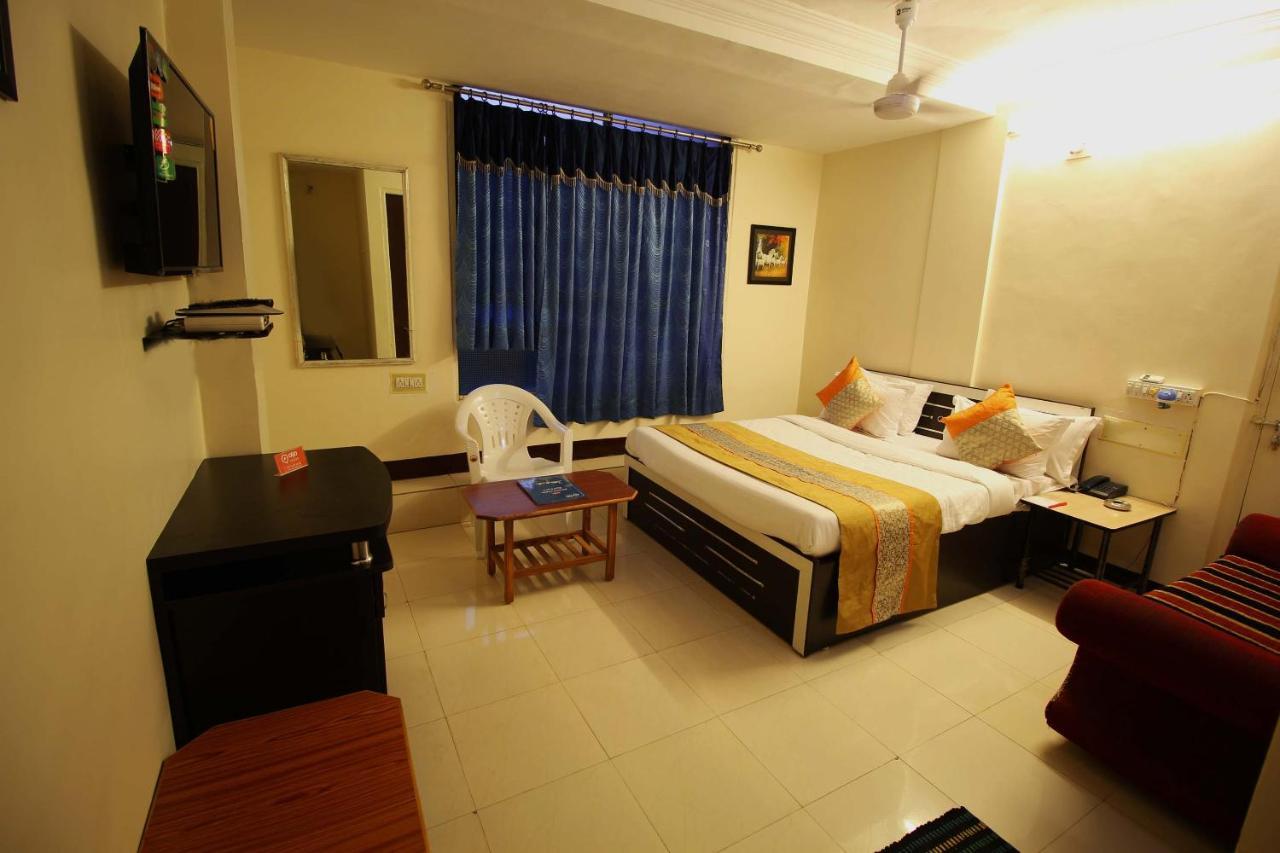 Oyo Hotel Blue Diamond Ahmedabad Extérieur photo