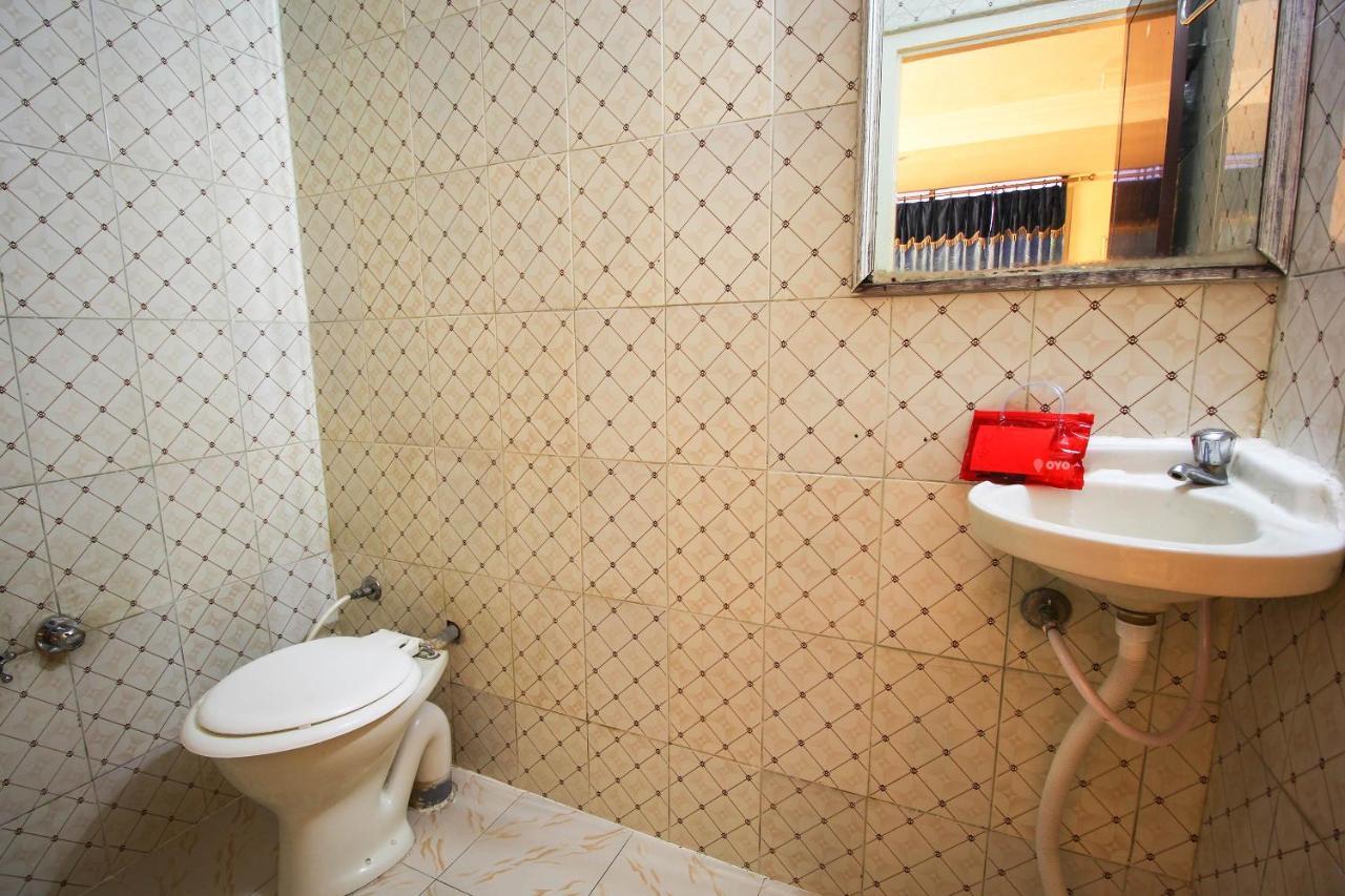 Oyo Hotel Blue Diamond Ahmedabad Extérieur photo