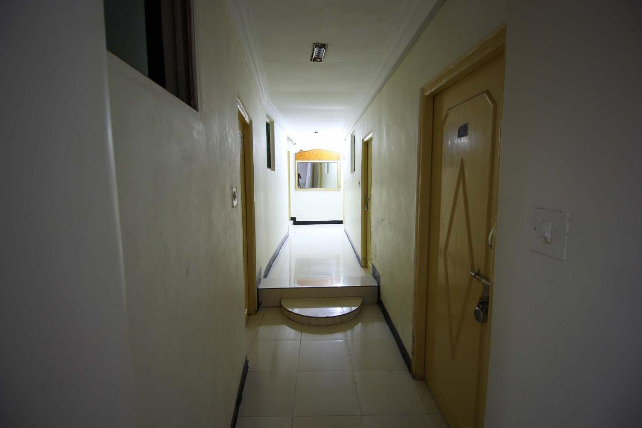 Oyo Hotel Blue Diamond Ahmedabad Extérieur photo