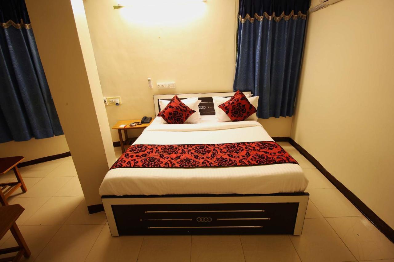 Oyo Hotel Blue Diamond Ahmedabad Extérieur photo