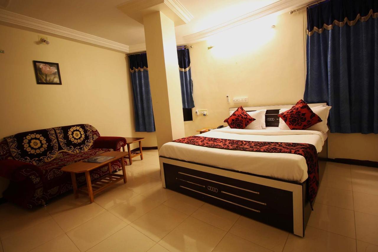 Oyo Hotel Blue Diamond Ahmedabad Extérieur photo