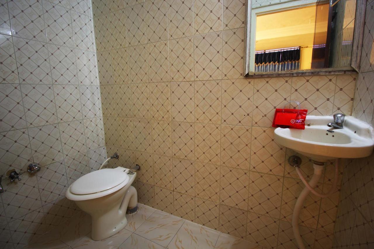 Oyo Hotel Blue Diamond Ahmedabad Extérieur photo