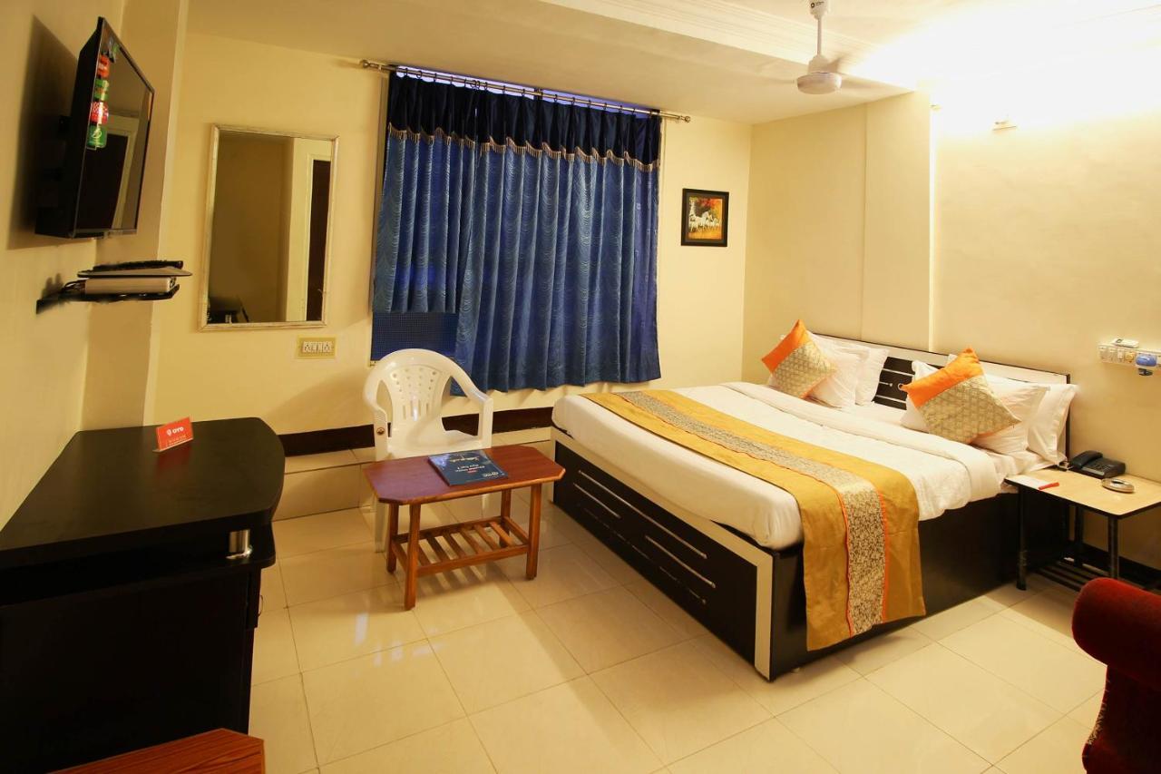 Oyo Hotel Blue Diamond Ahmedabad Extérieur photo